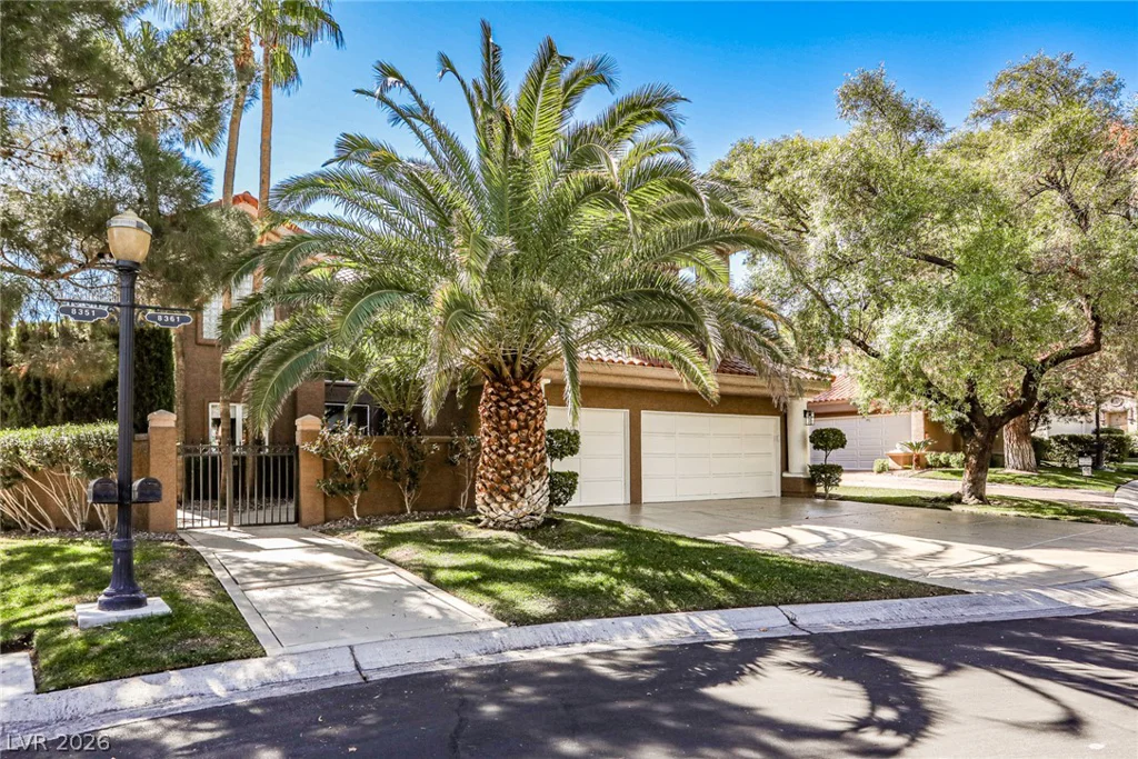 8361 Plum Creek, Las Vegas, NV 89113