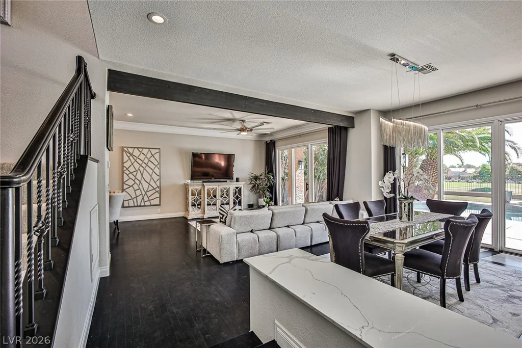 8361 Plum Creek, Las Vegas, NV 89113