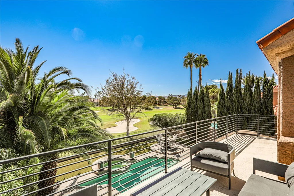 8361 Plum Creek, Las Vegas, NV 89113