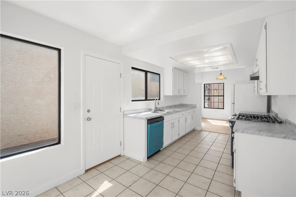 8144 Cactus Flower, Las Vegas, NV 89145