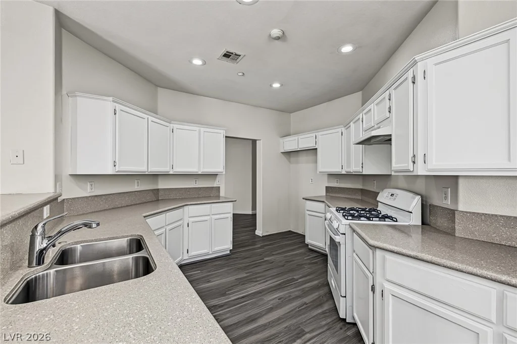 321 John Henry, Henderson, NV 89014