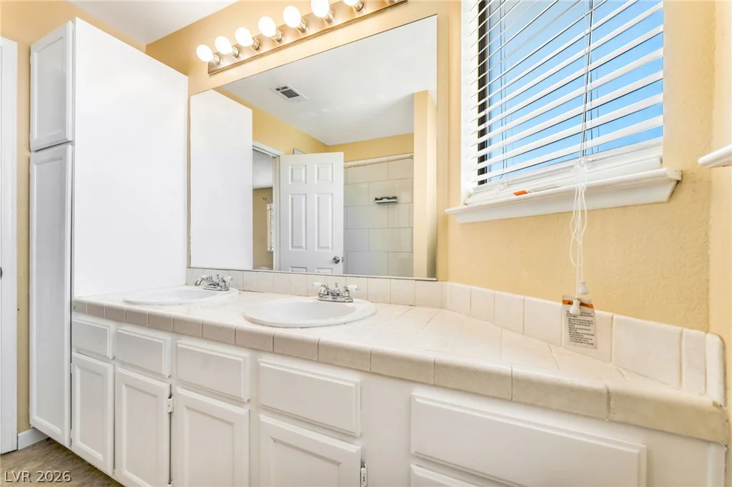 6440 Hartwood, Las Vegas, NV 89108