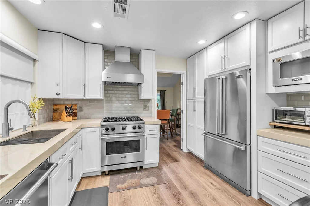 7044 Bright Springs, Las Vegas, NV 89113