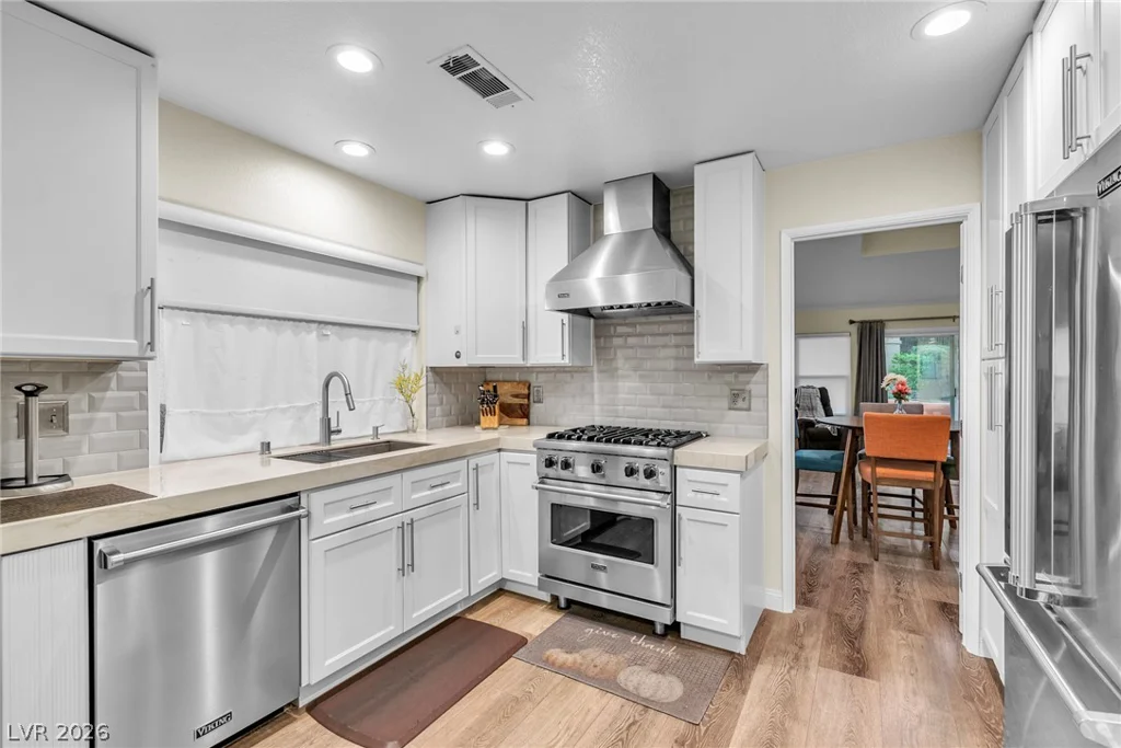 7044 Bright Springs, Las Vegas, NV 89113