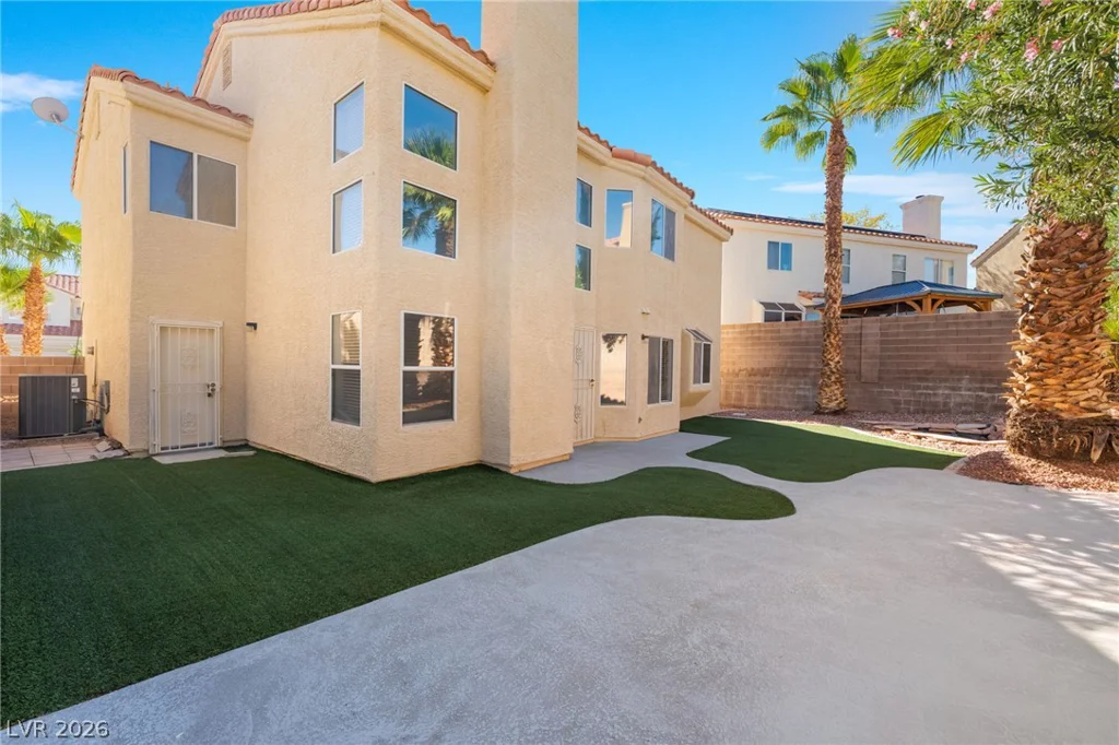 2109 Desert Peak, Las Vegas, NV 89134