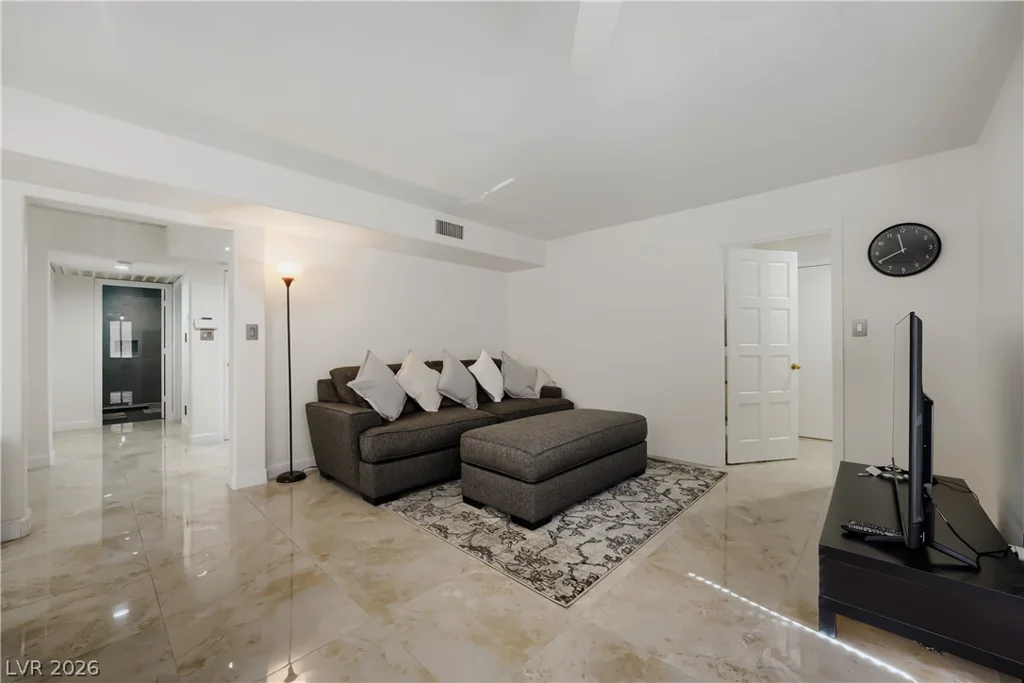 5105 Turnberry, Las Vegas, NV 89113