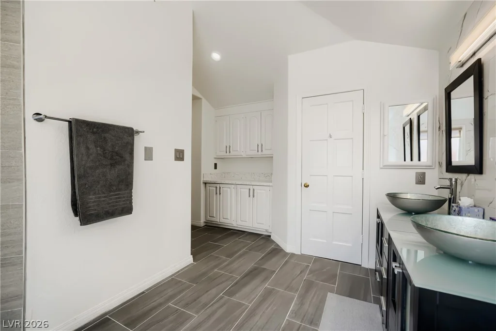 5105 Turnberry, Las Vegas, NV 89113