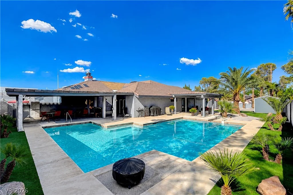 1525 Red Rock, Las Vegas, NV 89146
