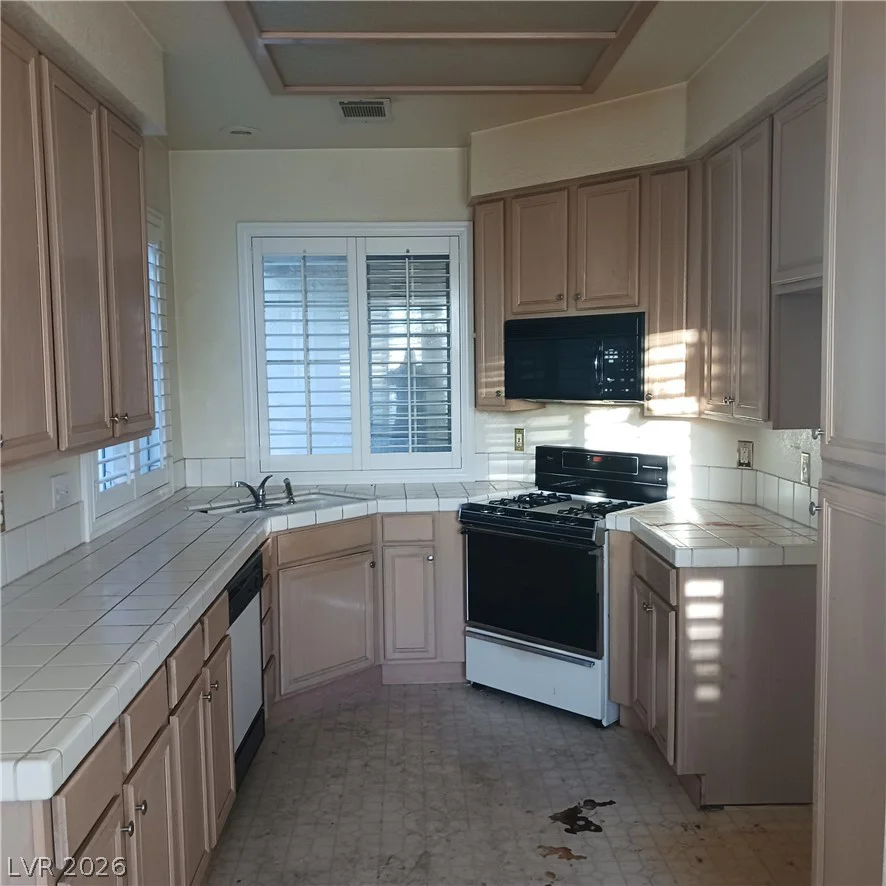 5201 Torrey Pines, Las Vegas, NV 89118