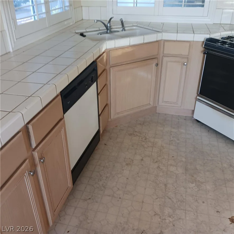 5201 Torrey Pines, Las Vegas, NV 89118