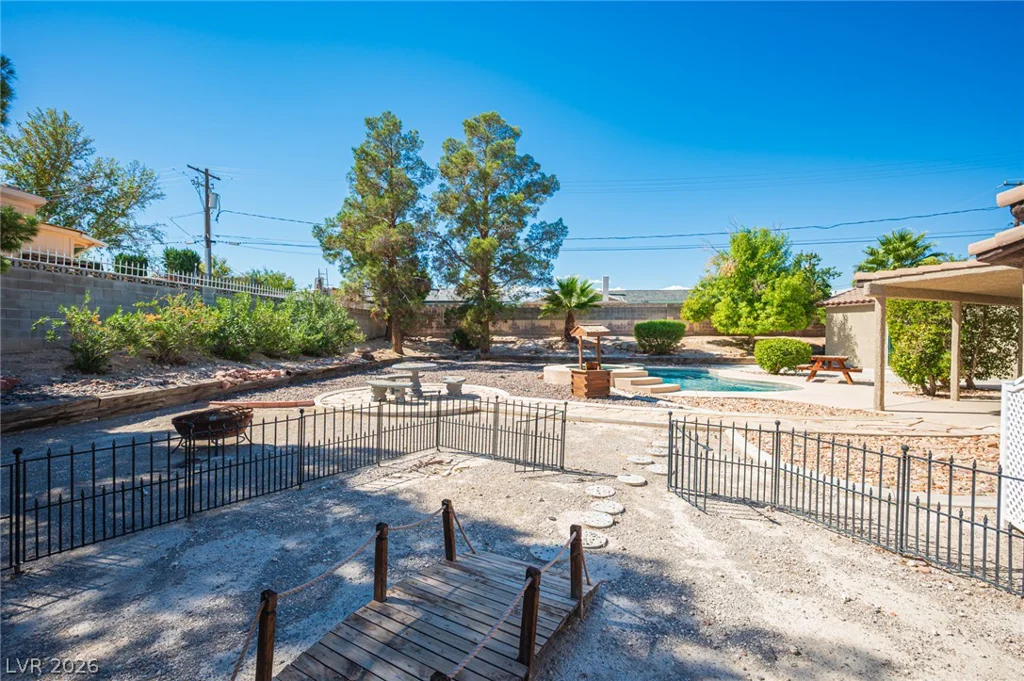 5717 Compton, Las Vegas, NV 89108