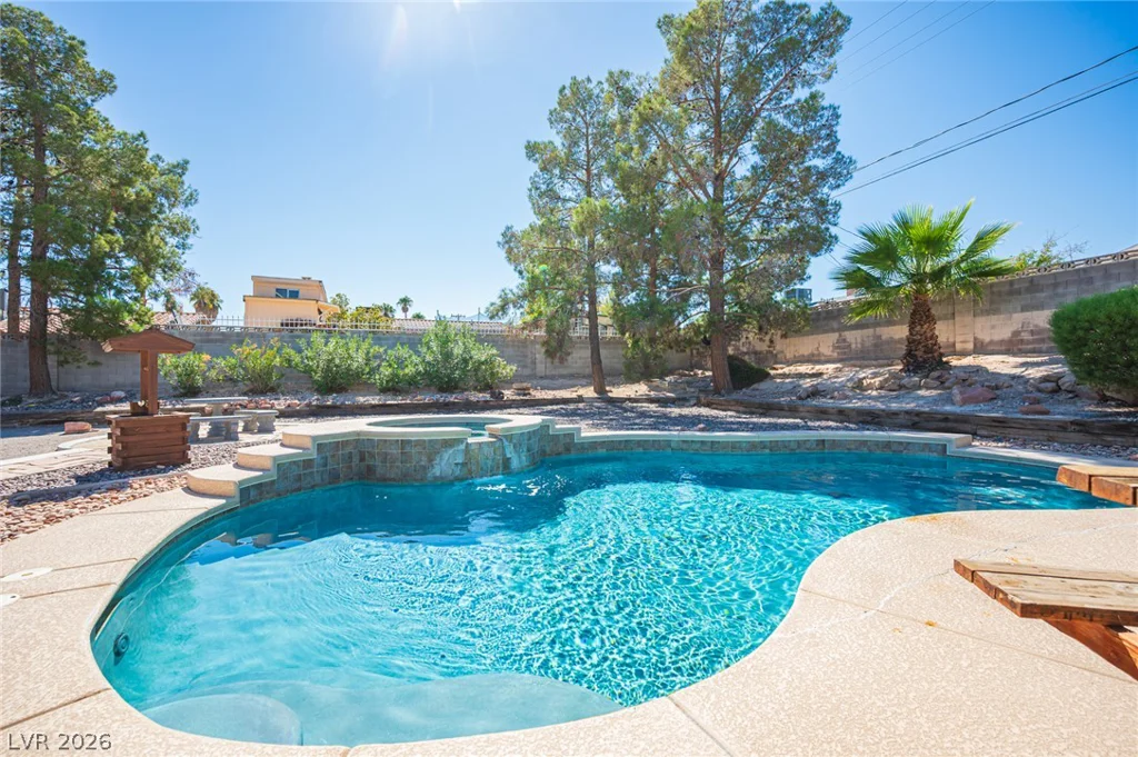 5717 Compton, Las Vegas, NV 89108