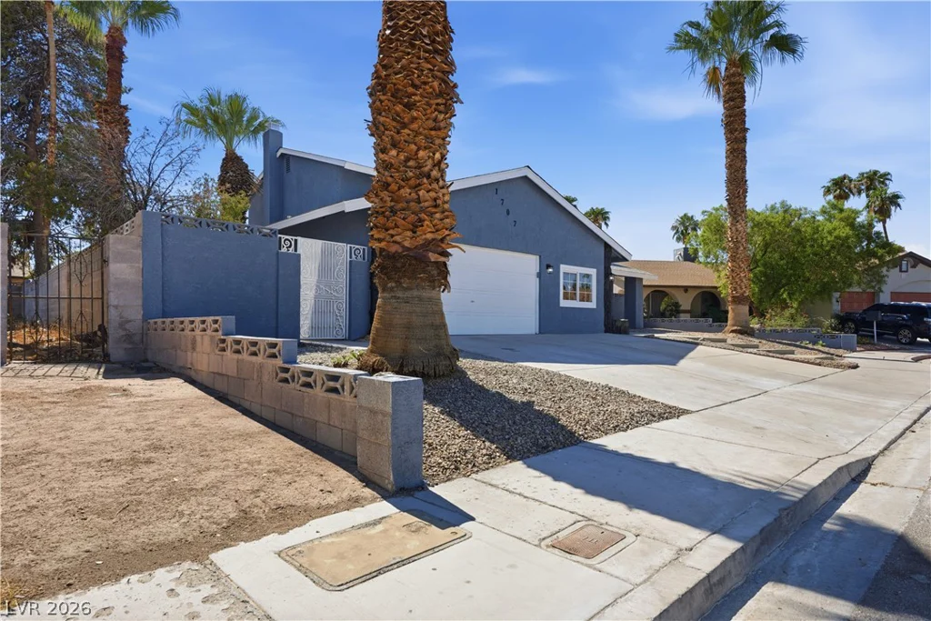 1707 Mapleton, Las Vegas, NV 89119