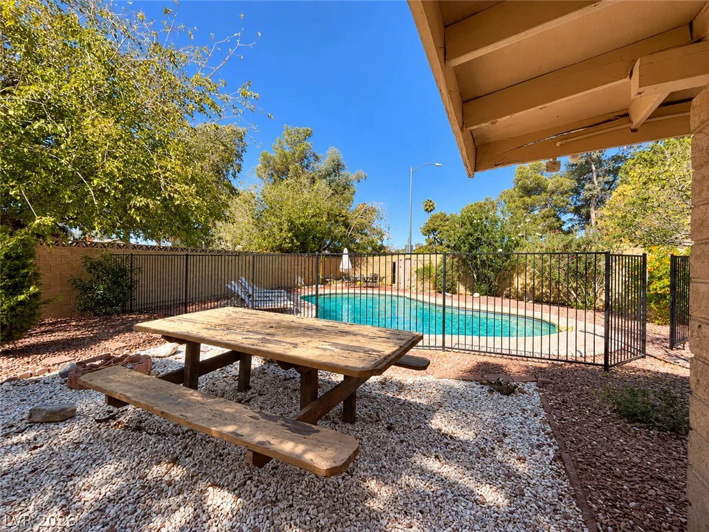 6672 Peachtree, Las Vegas, NV 89103