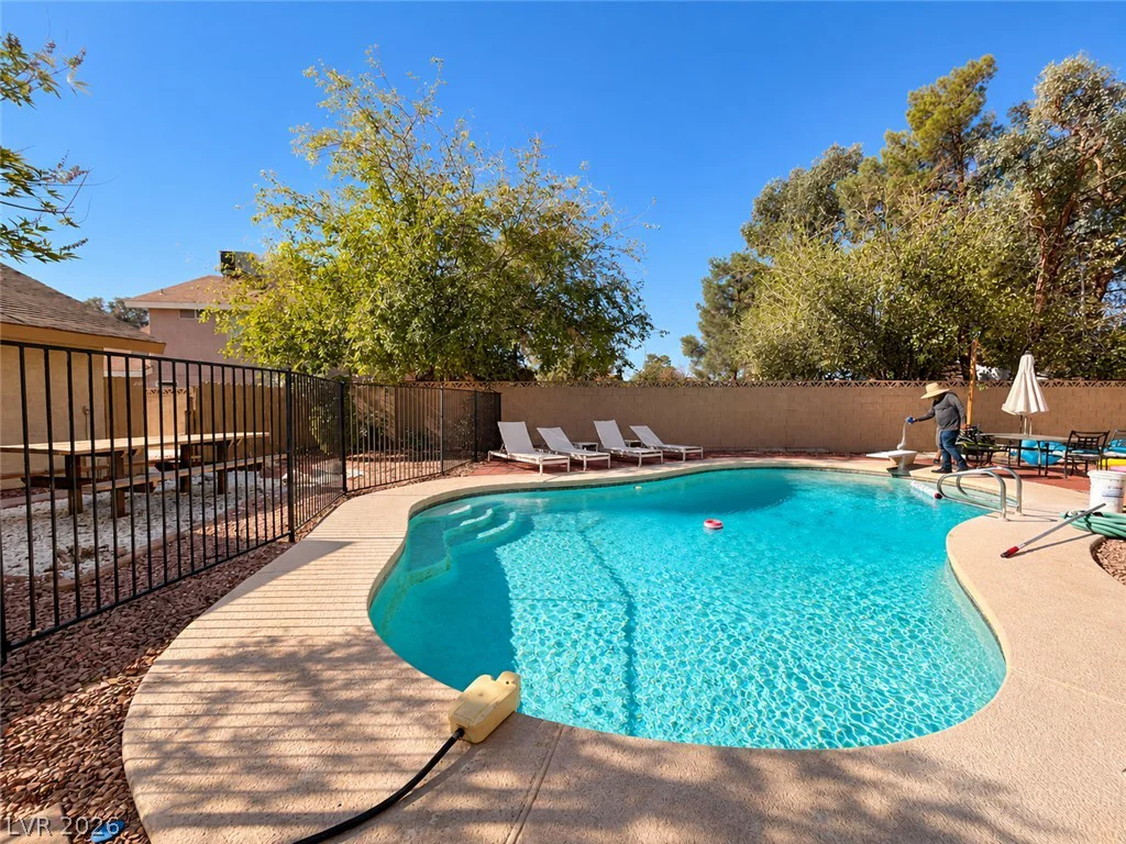 6672 Peachtree, Las Vegas, NV 89103