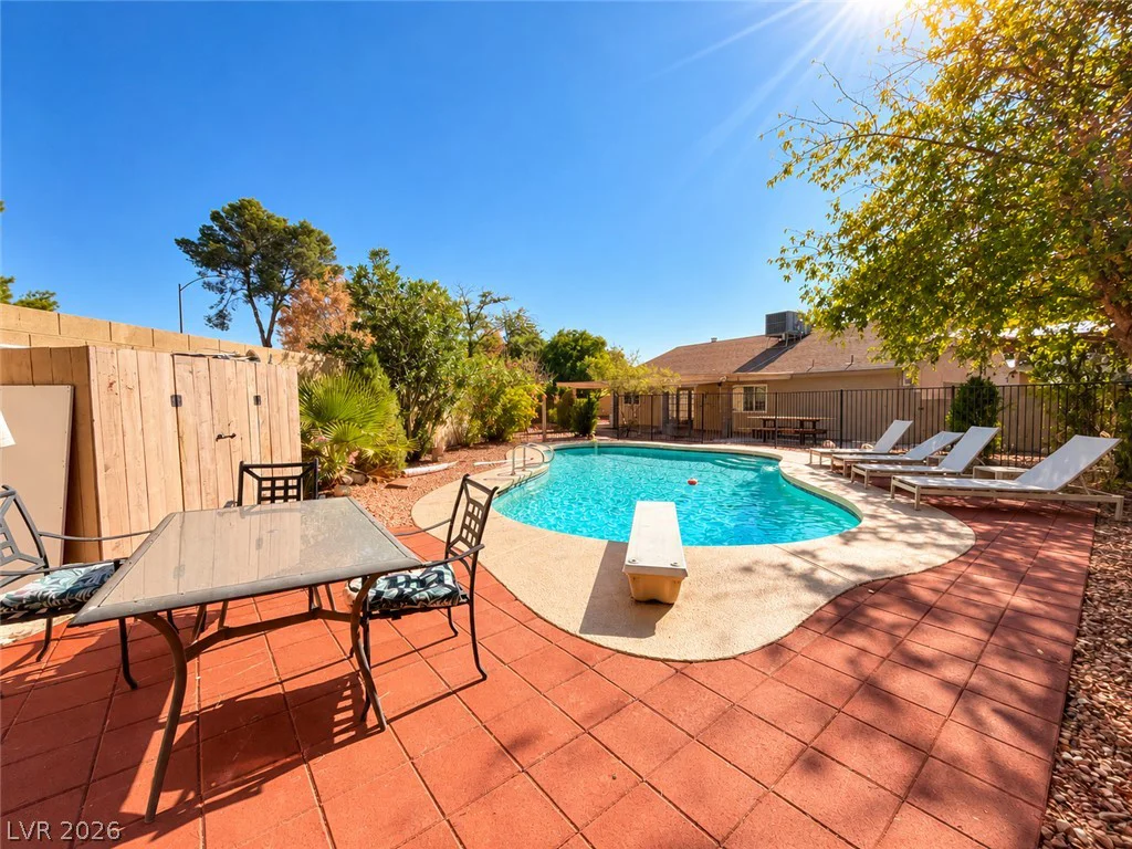 6672 Peachtree, Las Vegas, NV 89103