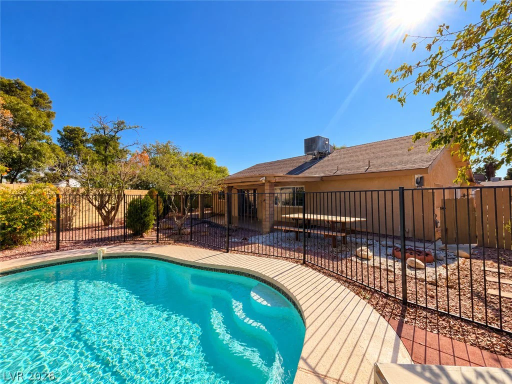 6672 Peachtree, Las Vegas, NV 89103