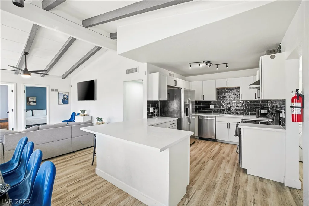 2013 Howard, Las Vegas, NV 89104