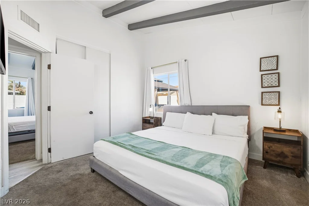 2013 Howard, Las Vegas, NV 89104