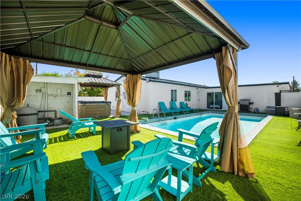 2013 Howard, Las Vegas, NV 89104
