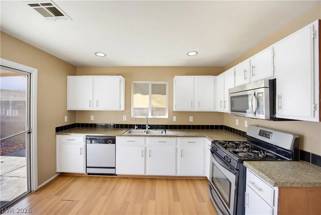 633 Roberta Alecia, North Las Vegas, NV 89031