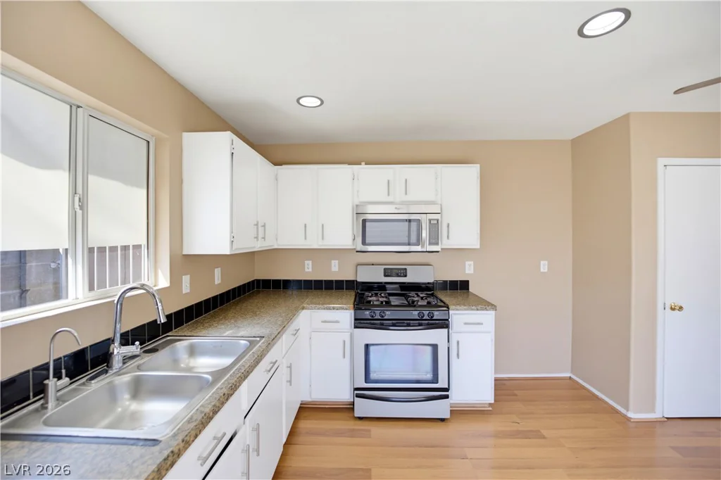 633 Roberta Alecia, North Las Vegas, NV 89031