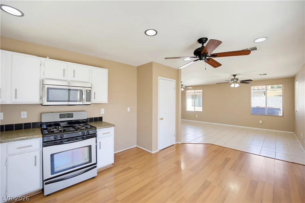 633 Roberta Alecia, North Las Vegas, NV 89031