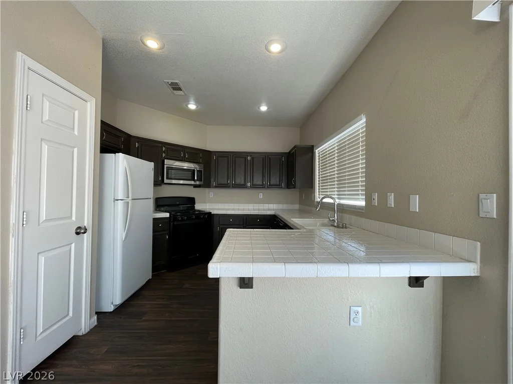 7873 Blue Brook, Las Vegas, NV 89147