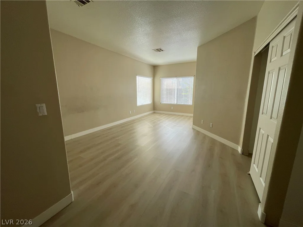 7873 Blue Brook, Las Vegas, NV 89147