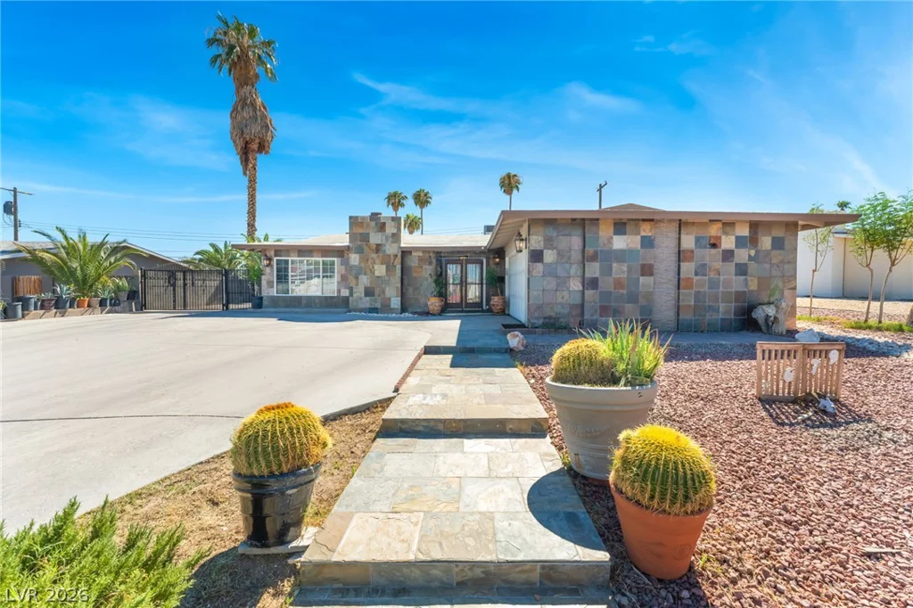 1679 Golden Arrow, Las Vegas, NV 89169