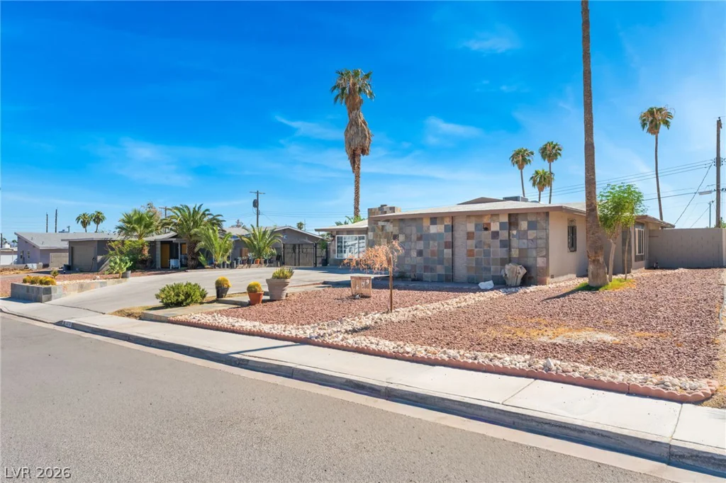 1679 Golden Arrow, Las Vegas, NV 89169
