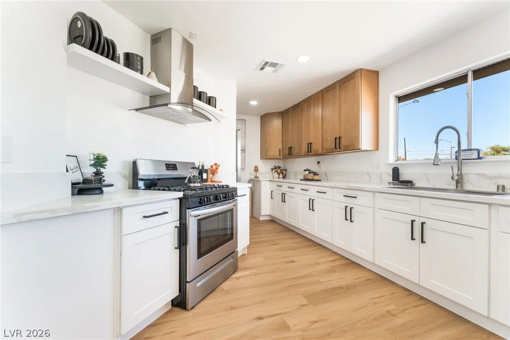 2396 Valley, Las Vegas, NV 89108