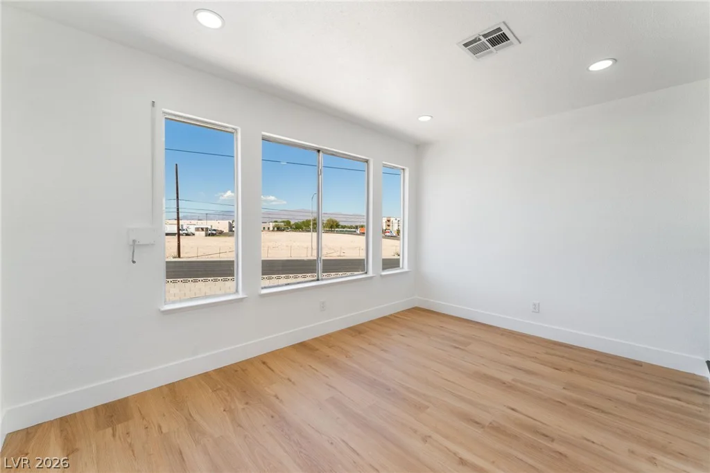 2396 Valley, Las Vegas, NV 89108