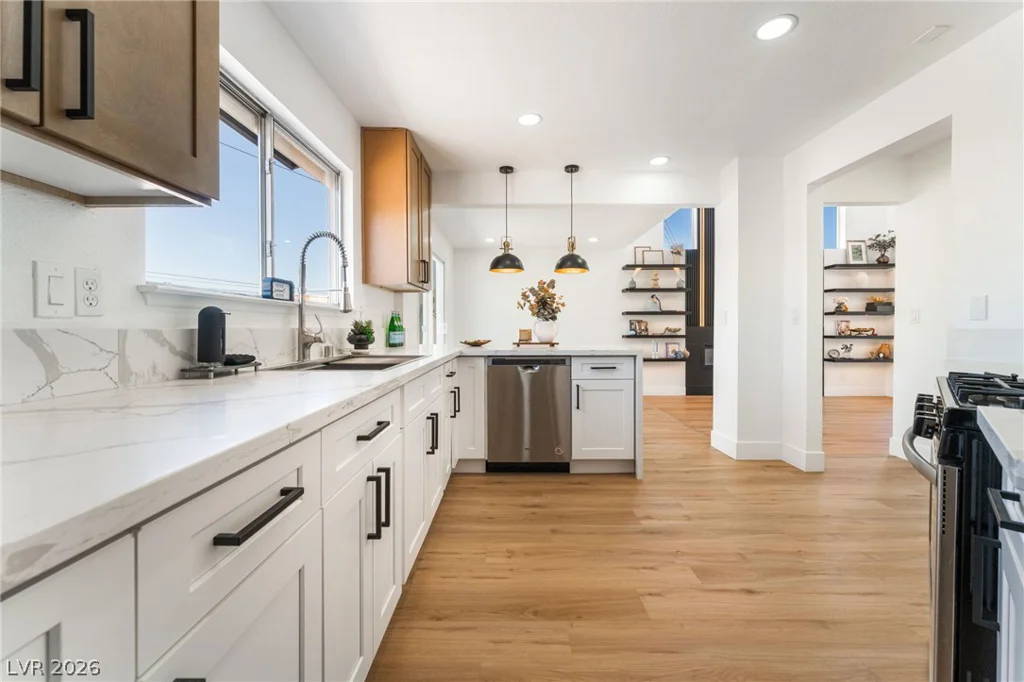 2396 Valley, Las Vegas, NV 89108