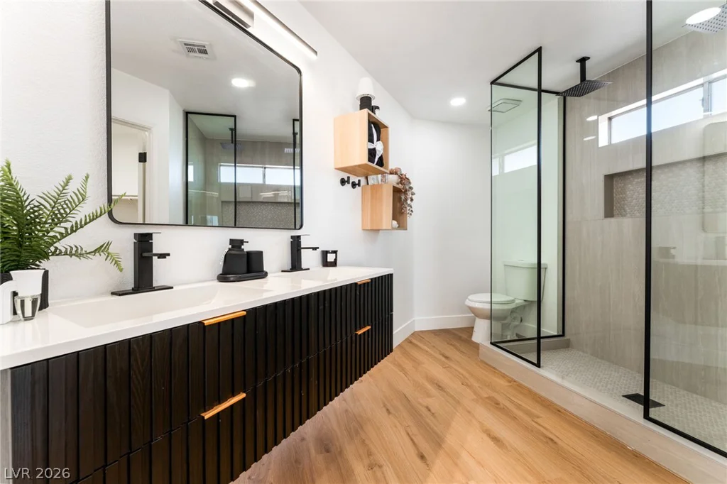 2396 Valley, Las Vegas, NV 89108