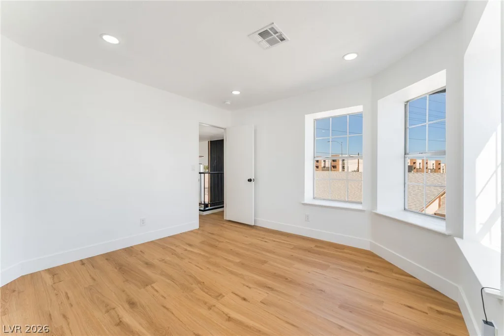 2396 Valley, Las Vegas, NV 89108