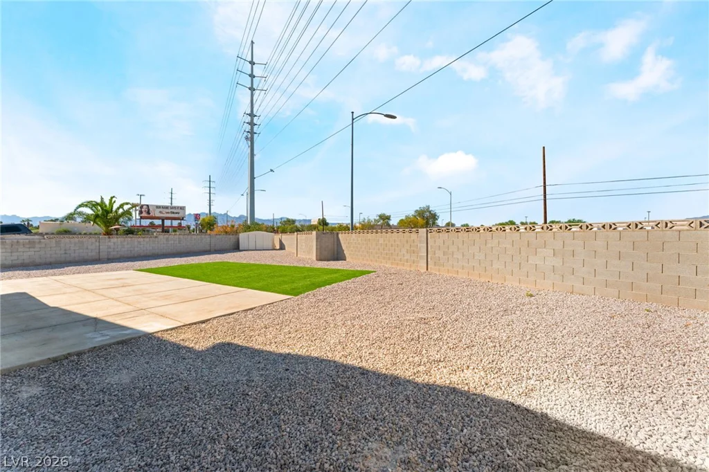 2396 Valley, Las Vegas, NV 89108