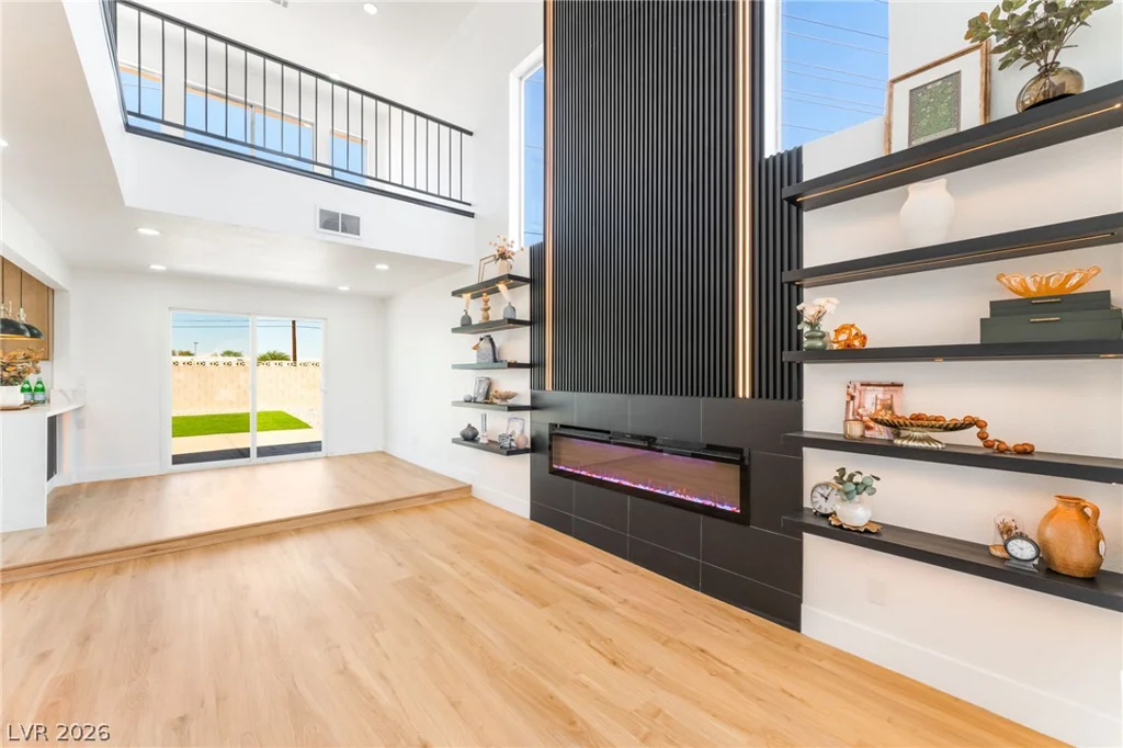 2396 Valley, Las Vegas, NV 89108