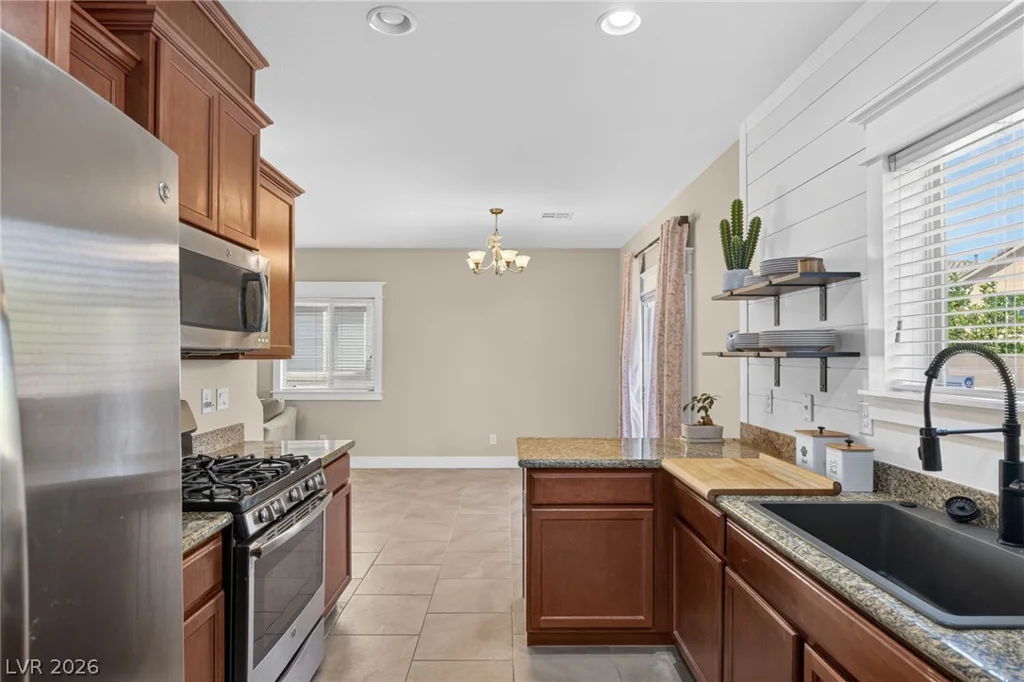 8112 Winterfell, Las Vegas, NV 89166