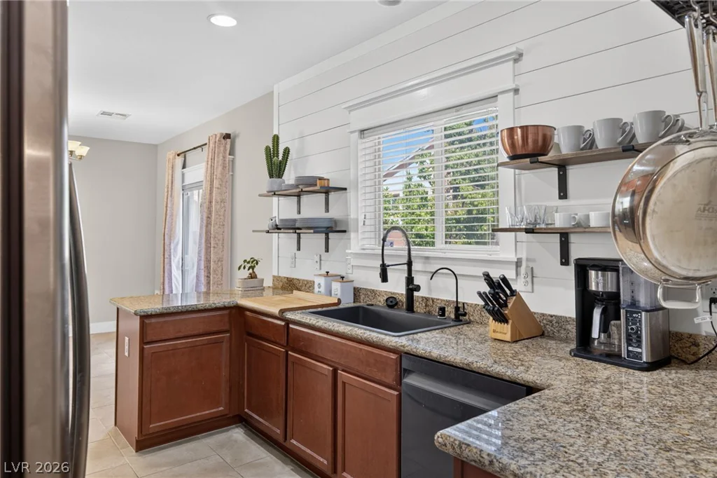 8112 Winterfell, Las Vegas, NV 89166