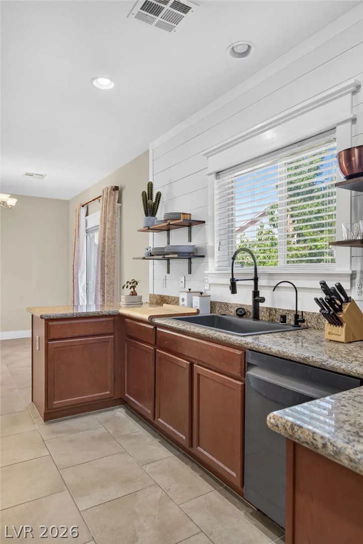 8112 Winterfell, Las Vegas, NV 89166