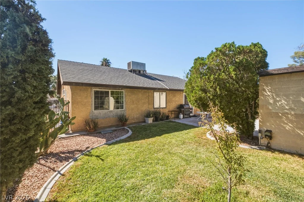 61 Lafaette, Las Vegas, NV 89110
