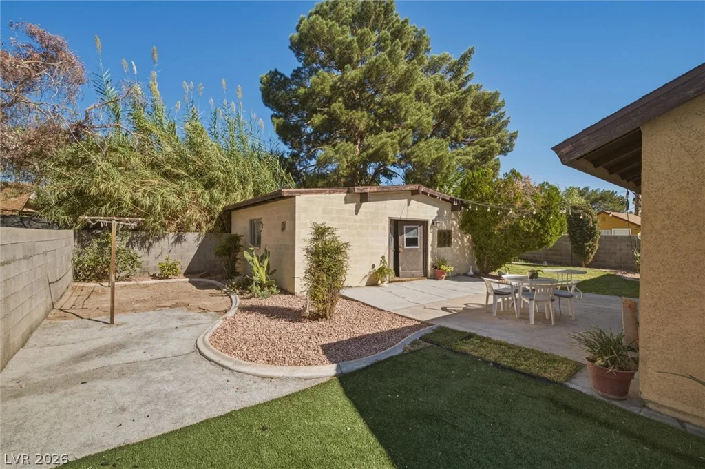 61 Lafaette, Las Vegas, NV 89110