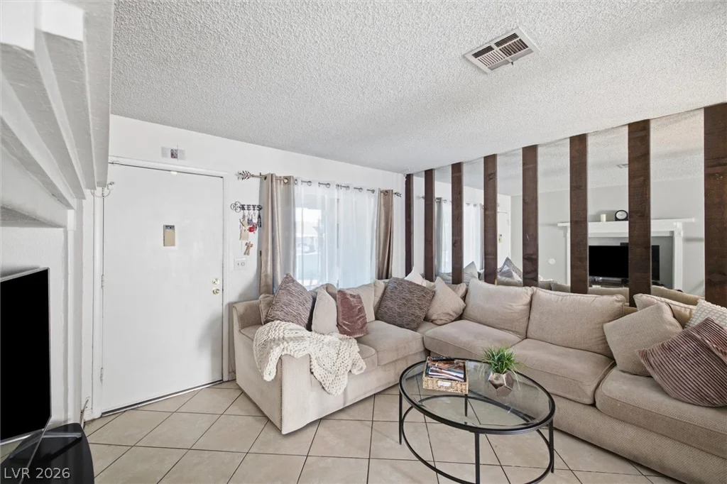 61 Lafaette, Las Vegas, NV 89110