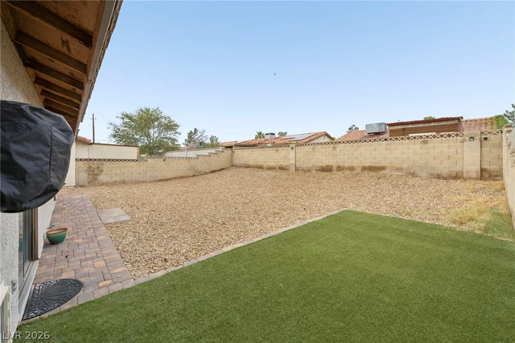 1612 Joshua Tree, Las Vegas, NV 89108