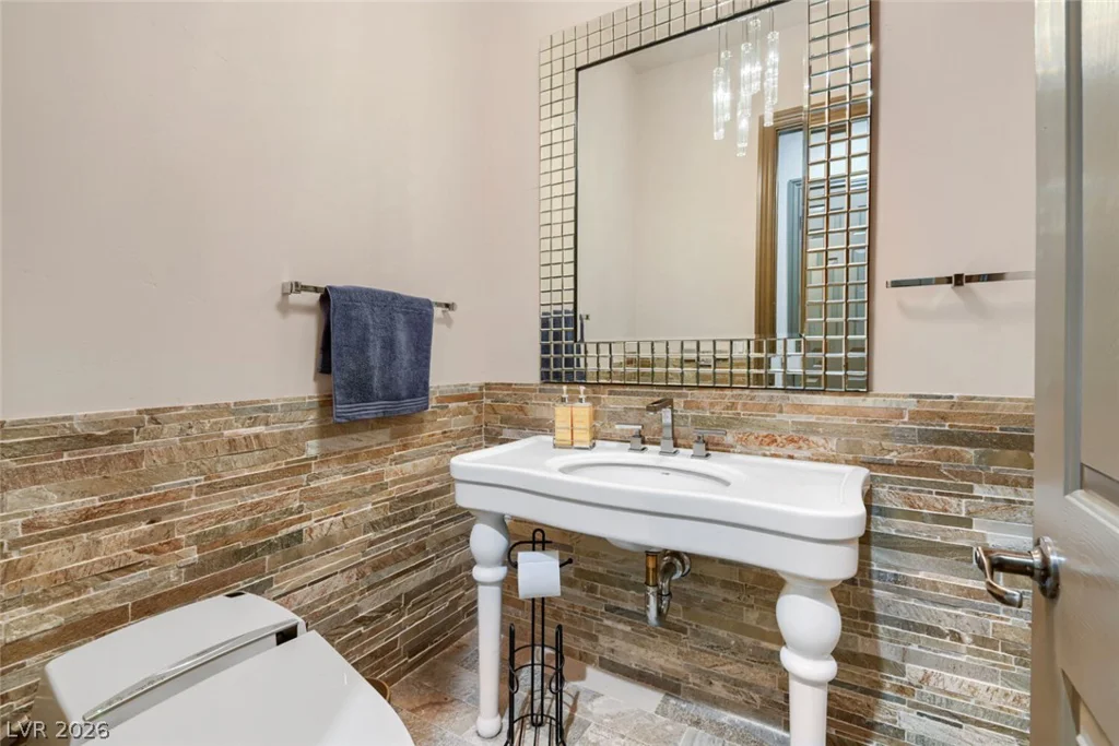 2010 Shenley, Las Vegas, NV 89117