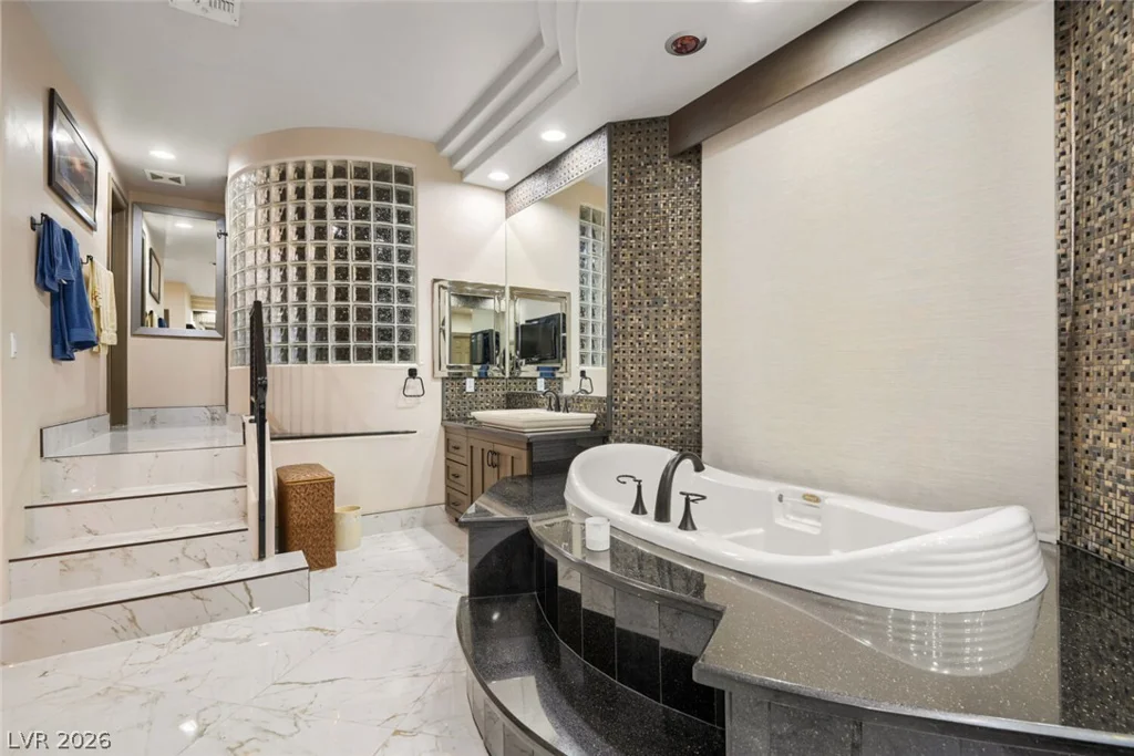 2010 Shenley, Las Vegas, NV 89117