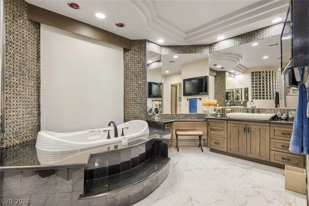 2010 Shenley, Las Vegas, NV 89117