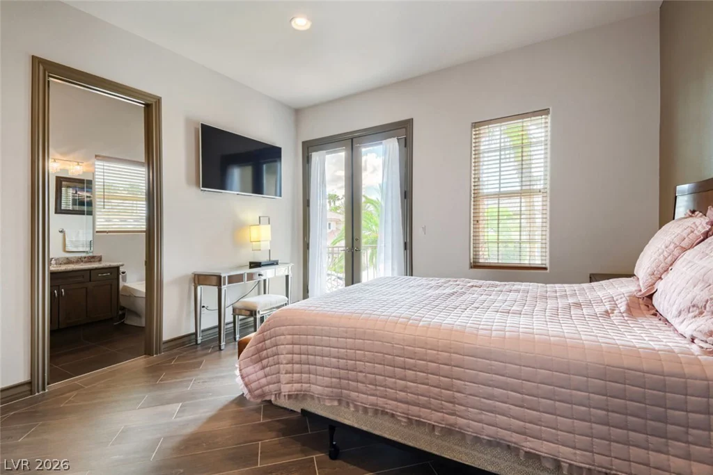 2010 Shenley, Las Vegas, NV 89117