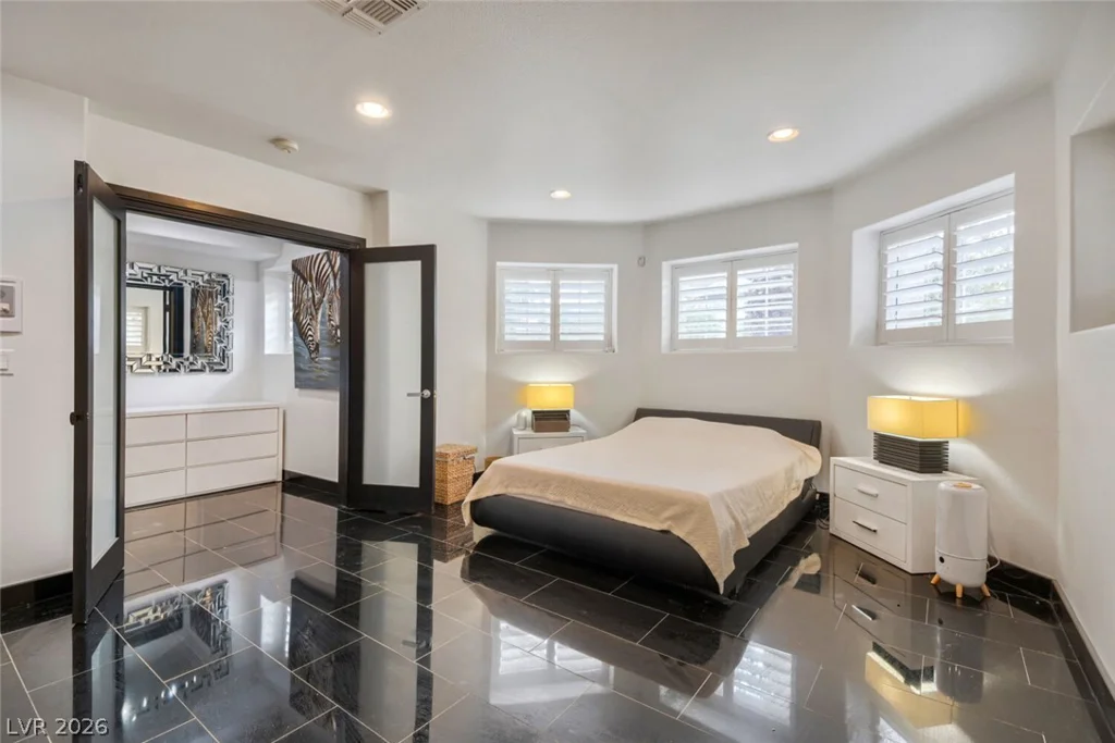2010 Shenley, Las Vegas, NV 89117